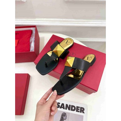 Valentino One Stud Flat Thong Sandals In Black Calfskin
